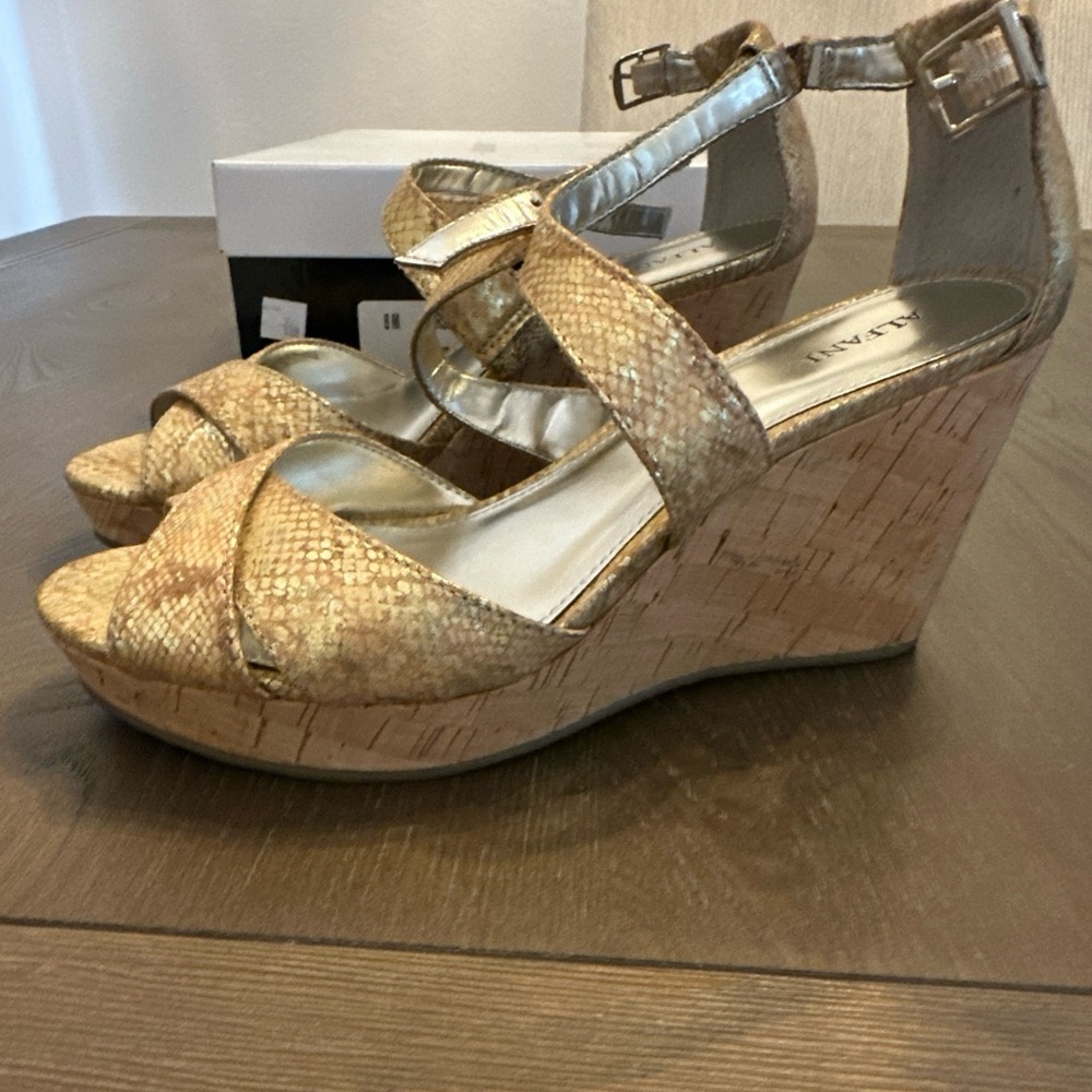 Alfani Jersey‎ Cork Wedge Gold Reptile Pattern Strappy Sandals Shoes Size 8M - Picture 7 of 11